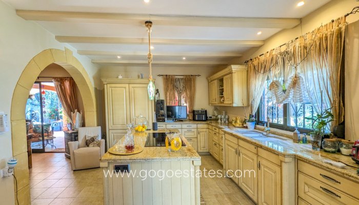 Te koop - Huis - Vrijstaande Villa - Orba - Orba Centro