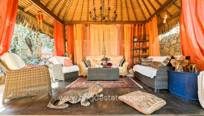 Te koop - Huis - Vrijstaande Villa - Orba - Orba Centro