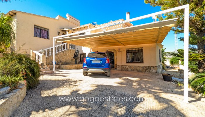 Te koop - Huis - Vrijstaande Villa - Orba - Orba Centro