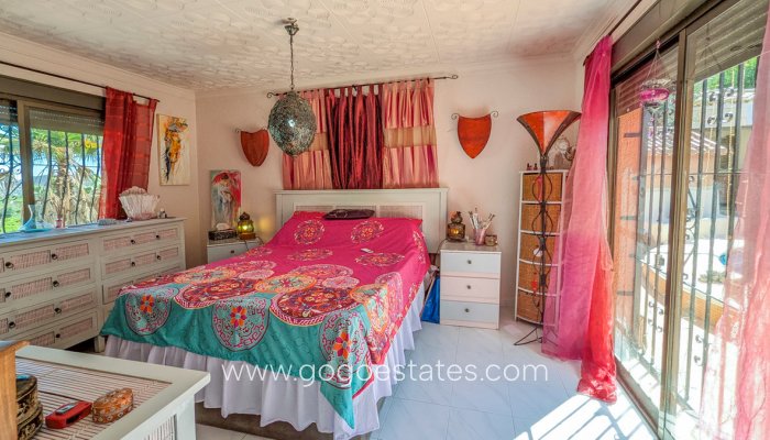 Te koop - Huis - Vrijstaande Villa - Orba - Orba Centro