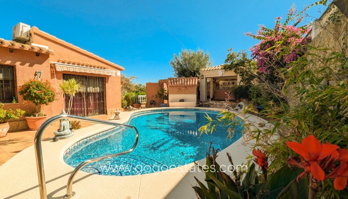 Te koop - Huis - Vrijstaande Villa - Orba - Orba Centro