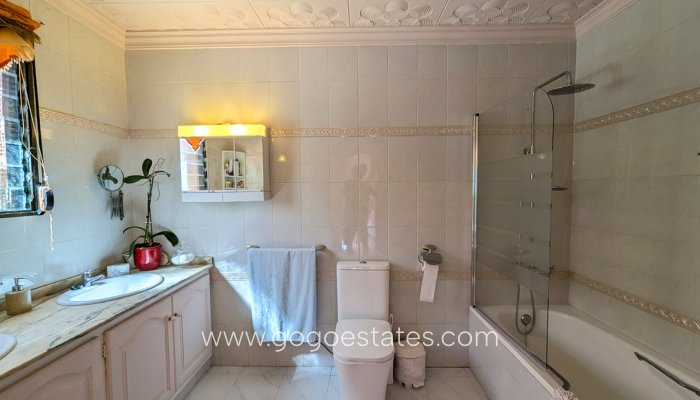 Te koop - Huis - Vrijstaande Villa - Orba - Orba Centro