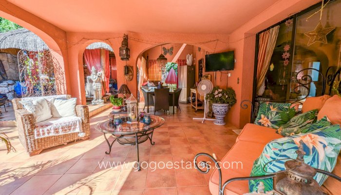 Te koop - Huis - Vrijstaande Villa - Orba - Orba Centro