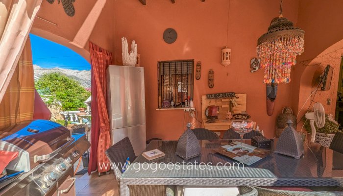 Te koop - Huis - Vrijstaande Villa - Orba - Orba Centro