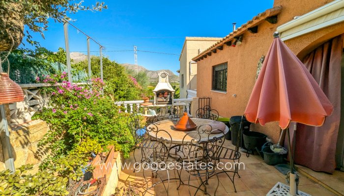 Te koop - Huis - Vrijstaande Villa - Orba - Orba Centro