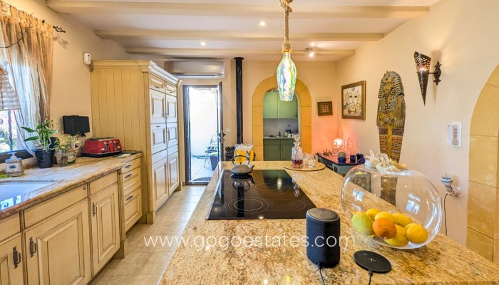 Te koop - Huis - Vrijstaande Villa - Orba - Orba Centro