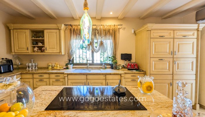 Te koop - Huis - Vrijstaande Villa - Orba - Orba Centro