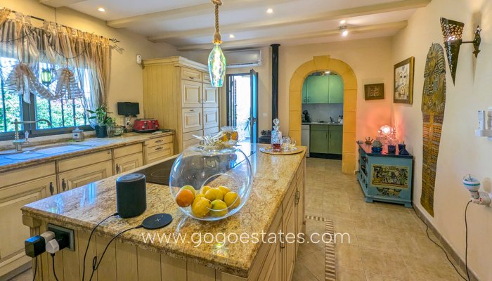 Te koop - Huis - Vrijstaande Villa - Orba - Orba Centro