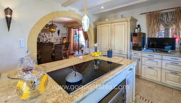 Te koop - Huis - Vrijstaande Villa - Orba - Orba Centro