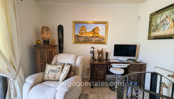 Te koop - Huis - Vrijstaande Villa - Orba - Orba Centro