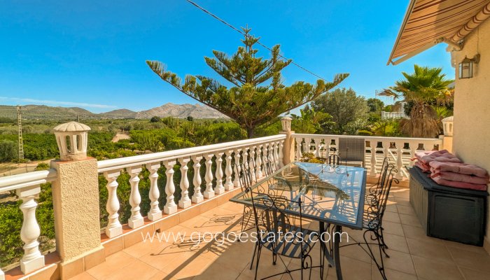 Te koop - Huis - Vrijstaande Villa - Orba - Orba Centro