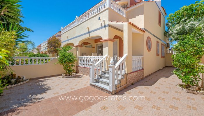 Te koop - Huis - Stadswoning - Orihuela - La Zenia