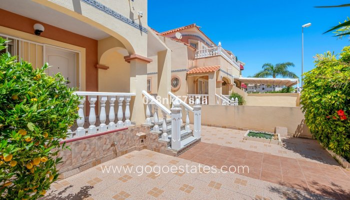 Te koop - Huis - Stadswoning - Orihuela - La Zenia