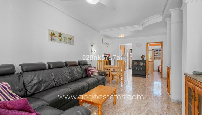 Te koop - Huis - Stadswoning - Orihuela - La Zenia