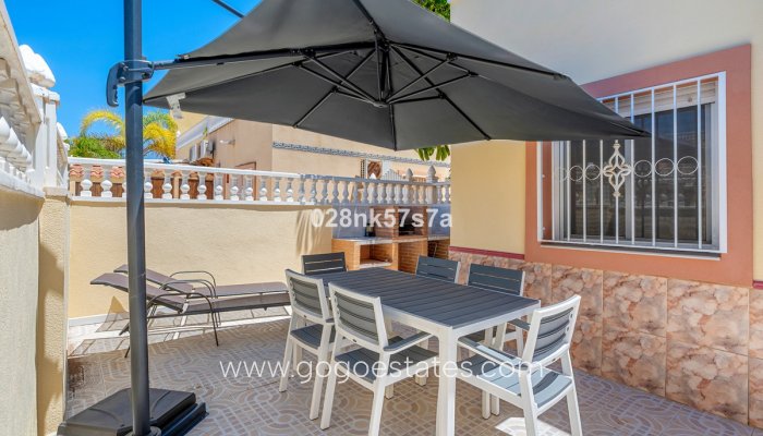 Te koop - Huis - Stadswoning - Orihuela - La Zenia