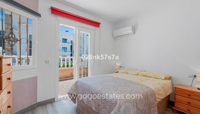 Te koop - Huis - Stadswoning - Orihuela - La Zenia