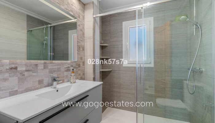 Te koop - Huis - Stadswoning - Orihuela - La Zenia