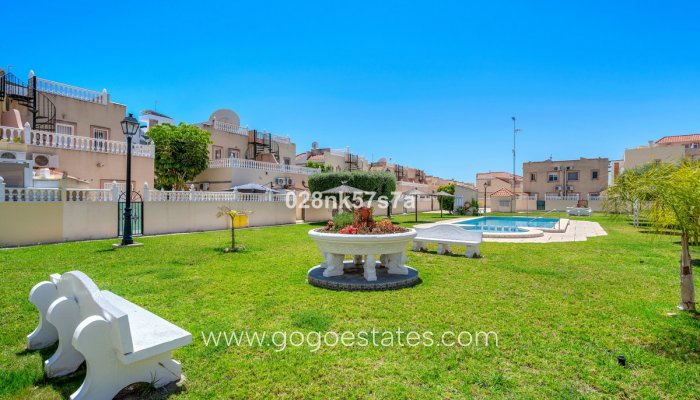 Te koop - Huis - Stadswoning - Orihuela - La Zenia