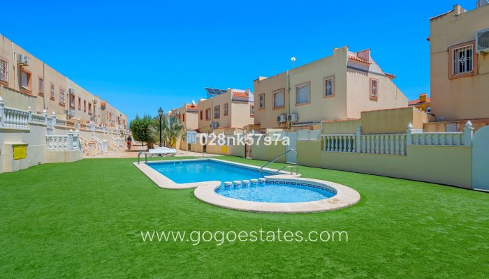Te koop - Huis - Stadswoning - Orihuela - La Zenia