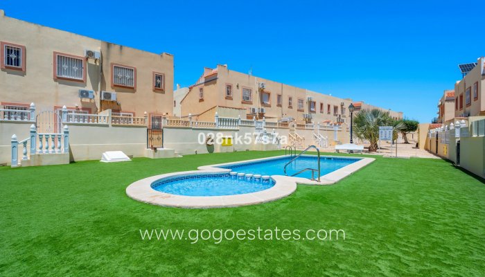 Te koop - Huis - Stadswoning - Orihuela - La Zenia
