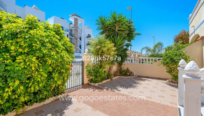 Te koop - Huis - Stadswoning - Orihuela - La Zenia