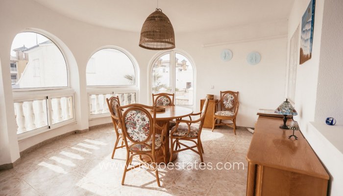 Te koop - Huis - Vrijstaande Villa - Orihuela - Villamartin