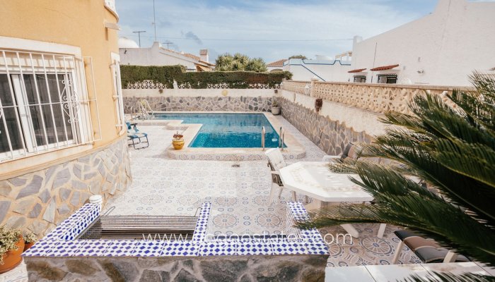 Te koop - Huis - Vrijstaande Villa - Orihuela - Villamartin