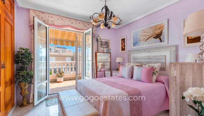 Te koop - Huis - Vrijstaande Villa - Torrevieja - Torrevieja Centro