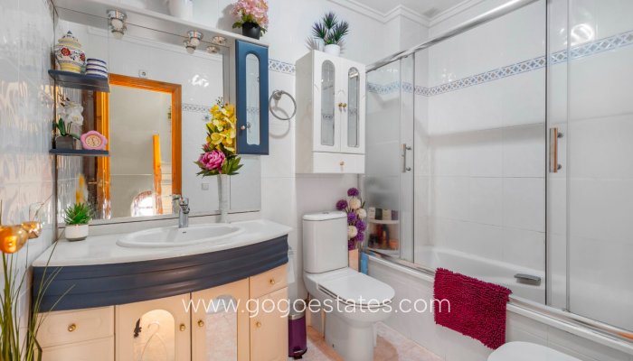 Te koop - Huis - Vrijstaande Villa - Torrevieja - Torrevieja Centro