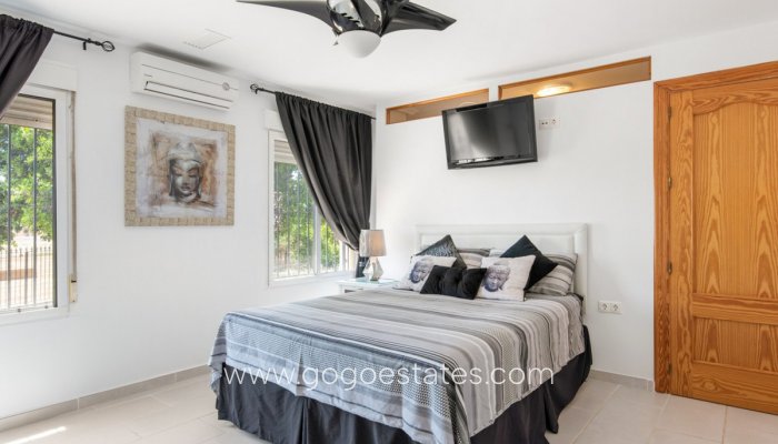 Te koop - Huis - Vrijstaande Villa - Catral - Catral Centro