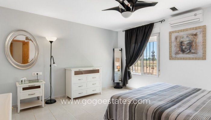 Te koop - Huis - Vrijstaande Villa - Catral - Catral Centro