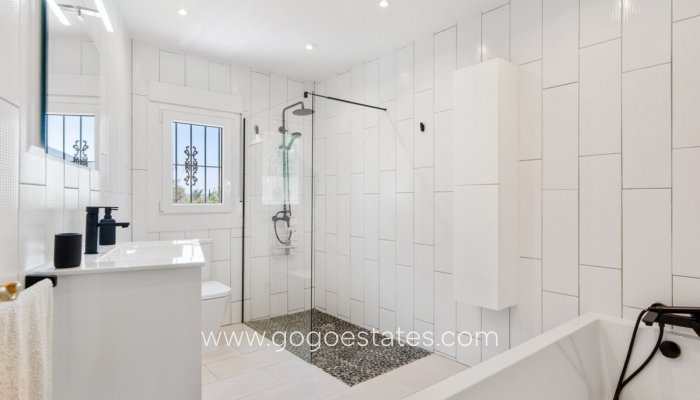 Te koop - Huis - Vrijstaande Villa - Catral - Catral Centro