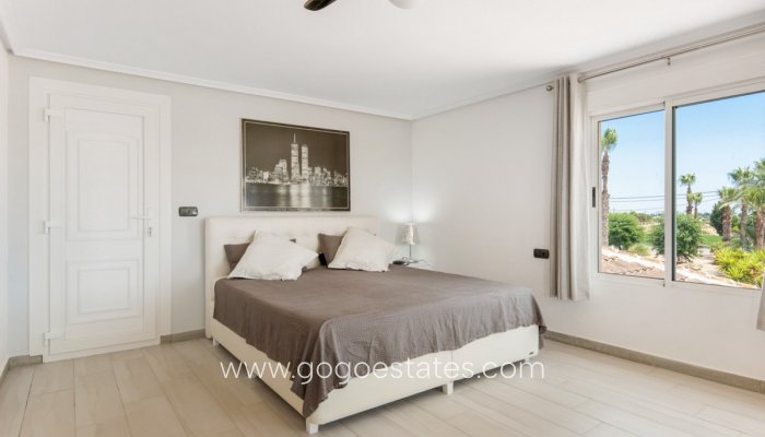 Te koop - Huis - Vrijstaande Villa - Catral - Catral Centro