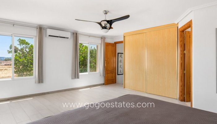 Te koop - Huis - Vrijstaande Villa - Catral - Catral Centro