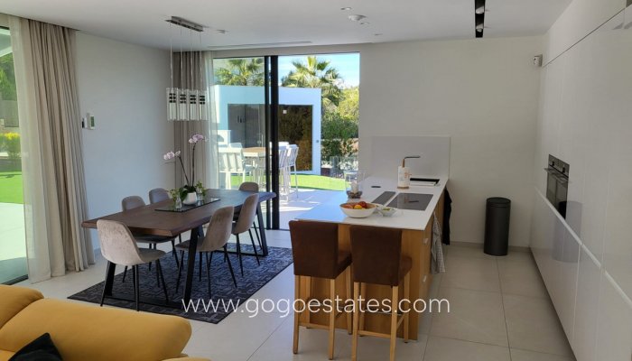 Te koop - Huis - Vrijstaande Villa - Orihuela - Orihuela Centro