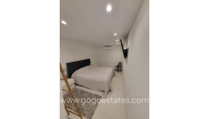 Te koop - Huis - Vrijstaande Villa - Orihuela - Orihuela Centro