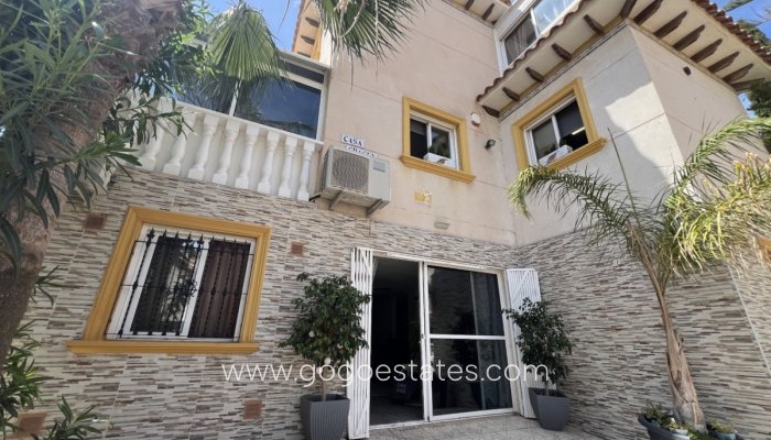 Te koop - Huis - Vrijstaande Villa - Orihuela - Orihuela Centro