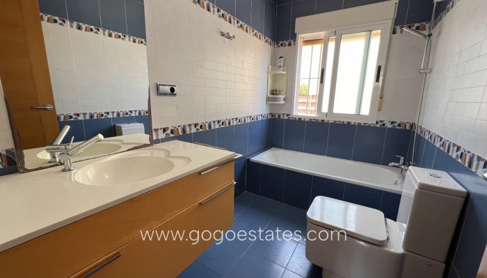 Te koop - Huis - Halfvrijstaande woning - Torrevieja - Torrevieja Centro