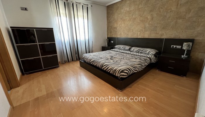 Te koop - Huis - Halfvrijstaande woning - Torrevieja - Torrevieja Centro