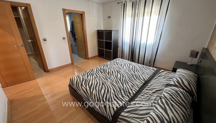Te koop - Huis - Halfvrijstaande woning - Torrevieja - Torrevieja Centro