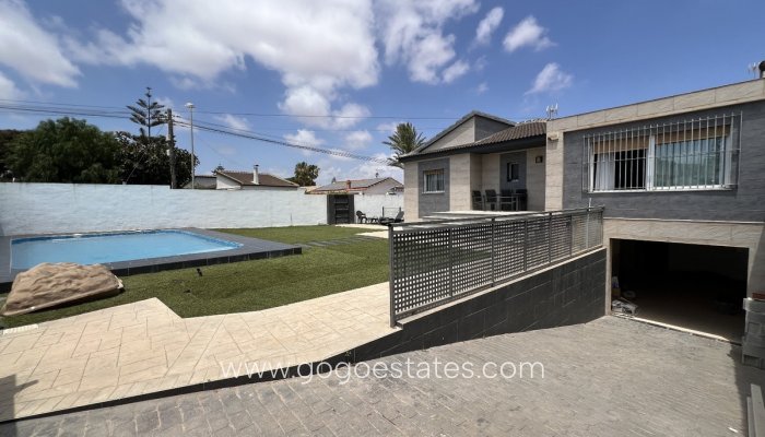 Te koop - Huis - Halfvrijstaande woning - Torrevieja - Torrevieja Centro