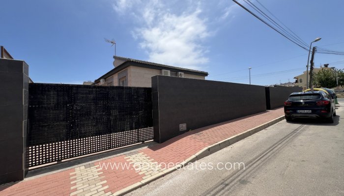 Te koop - Huis - Halfvrijstaande woning - Torrevieja - Torrevieja Centro
