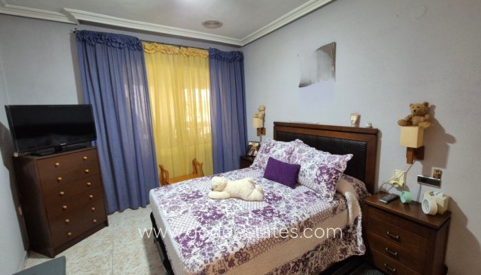 Resale - Apartment - Middle Floor Apartment - Torrevieja - Torrevieja Centro