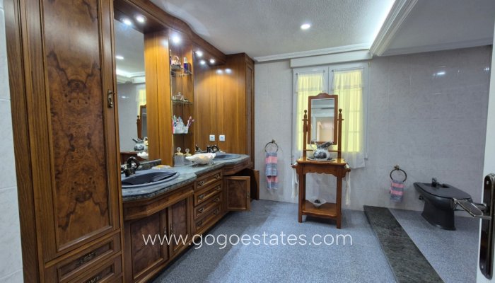 Te koop - Huis - Vrijstaande Villa - Orihuela - Orihuela Centro