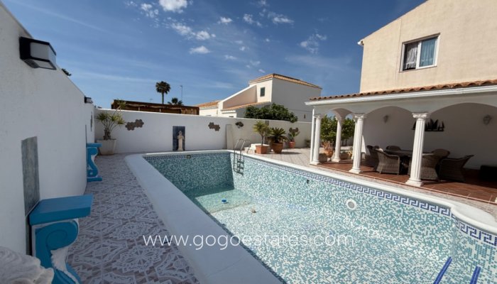Te koop - Huis - Vrijstaande Villa - Torrevieja - Torrevieja Centro