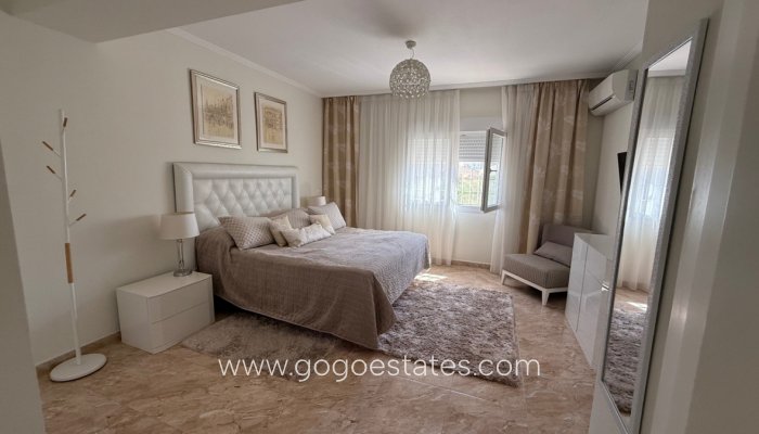 Te koop - Huis - Vrijstaande Villa - Torrevieja - Torrevieja Centro