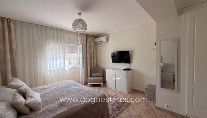 Te koop - Huis - Vrijstaande Villa - Torrevieja - Torrevieja Centro