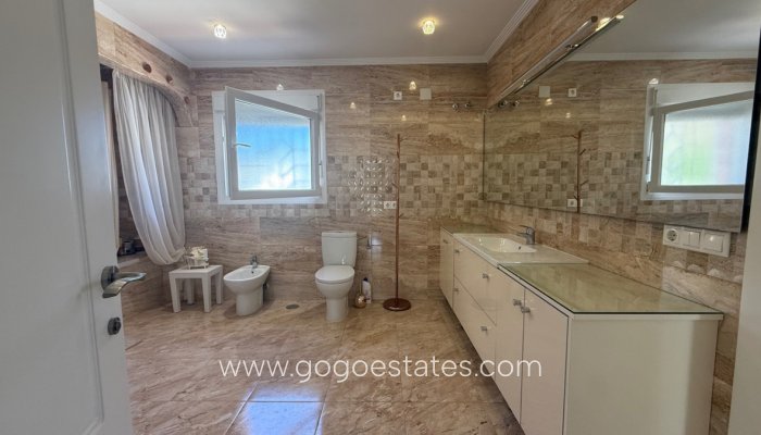 Te koop - Huis - Vrijstaande Villa - Torrevieja - Torrevieja Centro