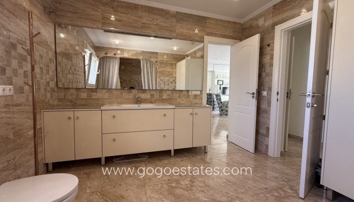 Te koop - Huis - Vrijstaande Villa - Torrevieja - Torrevieja Centro