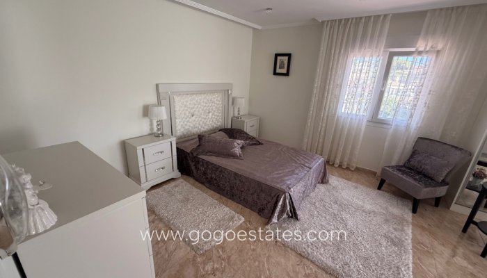 Te koop - Huis - Vrijstaande Villa - Torrevieja - Torrevieja Centro